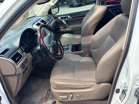Used 2016 Lexus GX 460 w/ Premium Package AWD/4WD image 17