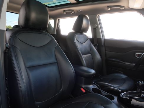 Used 2016 Kia Soul ! w/ Premium Package FWD image 13