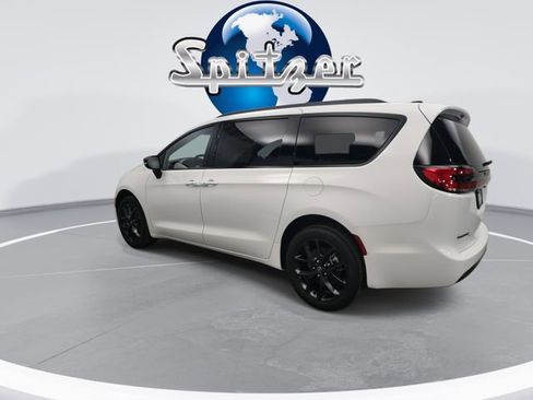 New 2026 Chrysler Pacifica Limited w/ S Appearance Package AWD/4WD image 7