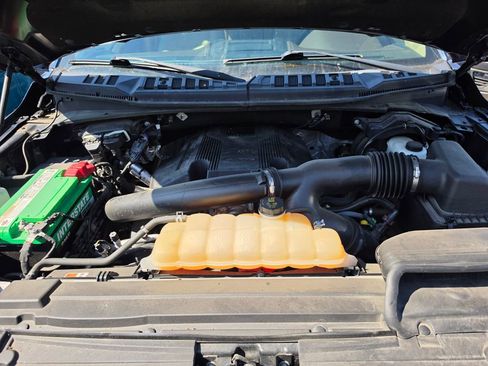Used 2018 Ford F150 Lariat w/ Equipment Group 502A Luxury AWD/4WD image 9