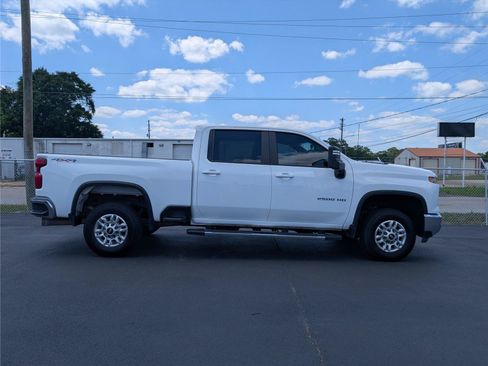 Used 2024 Chevrolet Silverado 2500 LT AWD/4WD image 10