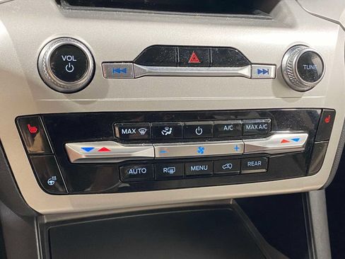 Used 2022 Ford Explorer XLT w/ Equipment Group 202A AWD/4WD image 31