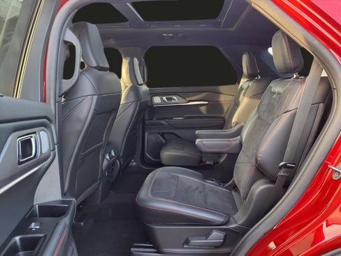 Used 2025 Ford Explorer ST image 25