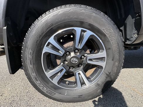 Used 2017 Toyota Tacoma TRD Sport w/ Tow Package image 22