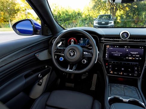 New 2025 Maserati Grecale GT image 33