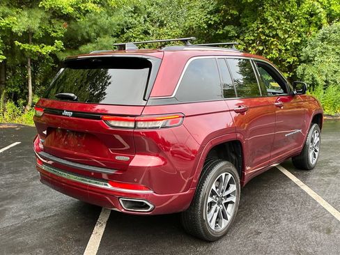 Used 2023 Jeep Grand Cherokee Overland w/ Luxury Tech Group IV AWD/4WD image 5