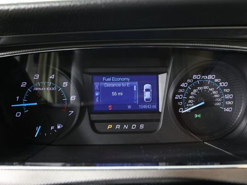 Used 2015 Ford Taurus SE image 30