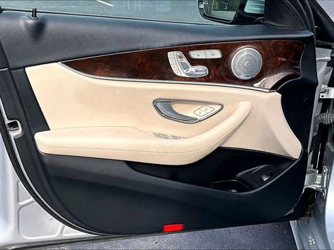 Used 2018 Mercedes-Benz E 400 E 400 image 22