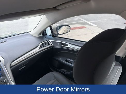 Used 2018 Ford Fusion SE w/ Fusion SE Technology Package image 16