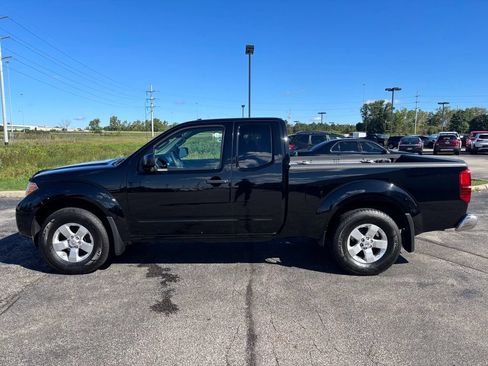 Used 2013 Nissan Frontier SV w/ SV Value Truck Pkg AWD/4WD image 4