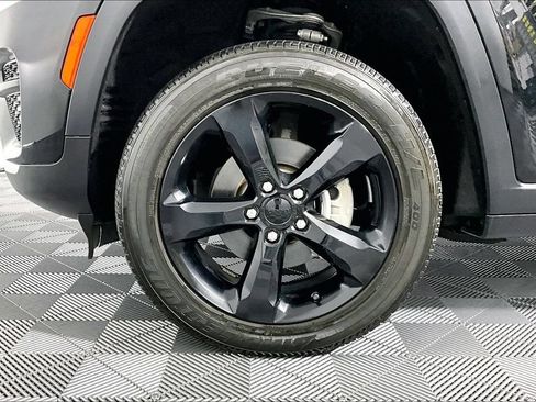 Used 2023 Jeep Grand Cherokee Altitude AWD/4WD image 8
