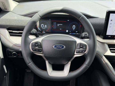 Used 2025 Ford Explorer Active AWD/4WD image 14