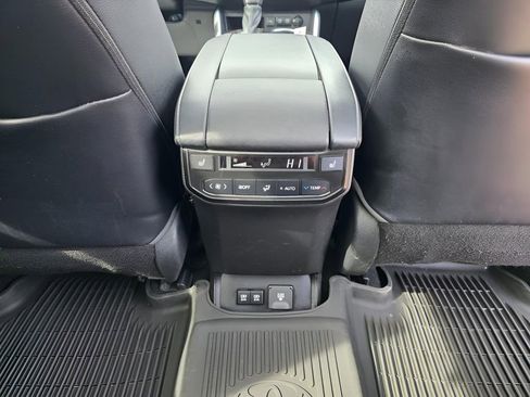 Used 2021 Toyota Highlander Platinum image 11