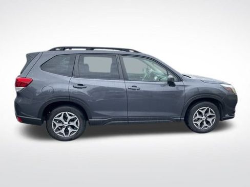 Used 2024 Subaru Forester Premium image 8