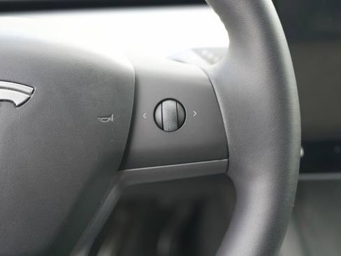 Used 2023 Tesla Model Y AWD image 9