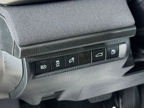 Used 2025 Toyota Camry LE image 11