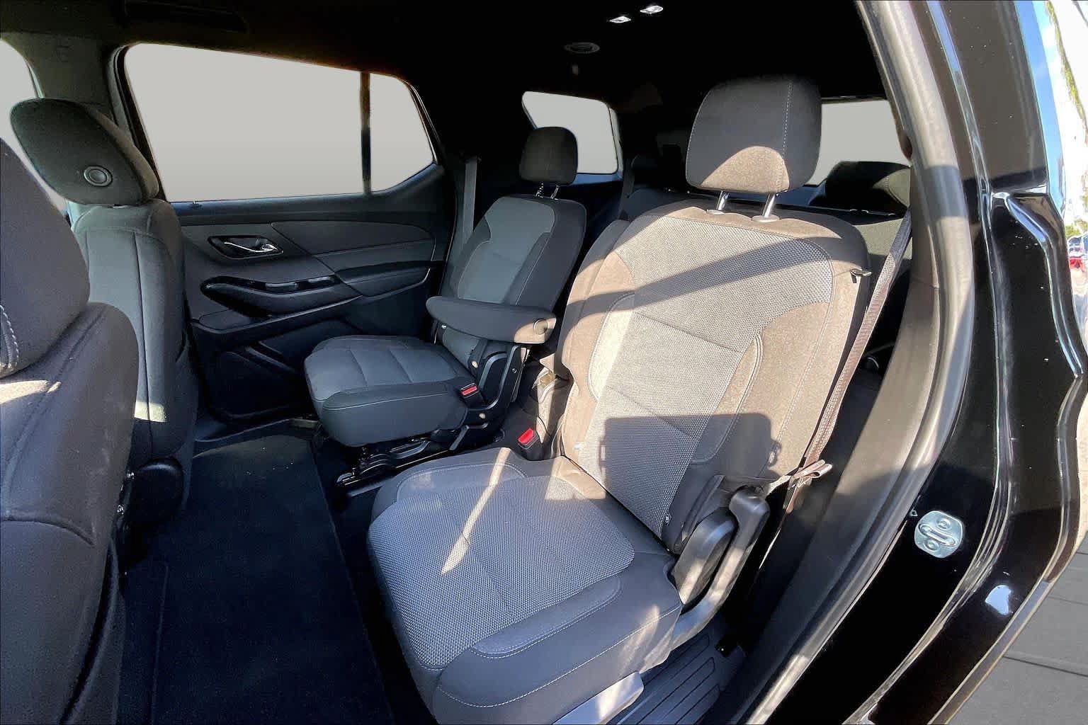Used 2023 Chevrolet Traverse LT FWD image 25