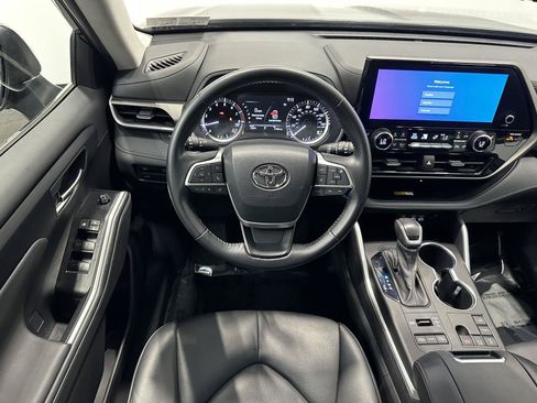 Used 2023 Toyota Highlander XLE AWD/4WD image 21
