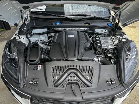 New 2026 Porsche Macan S AWD/4WD image 30