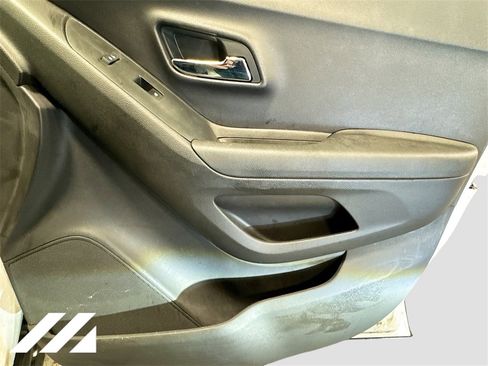 Used 2019 Chevrolet Trax LT w/ Redline Edition image 30