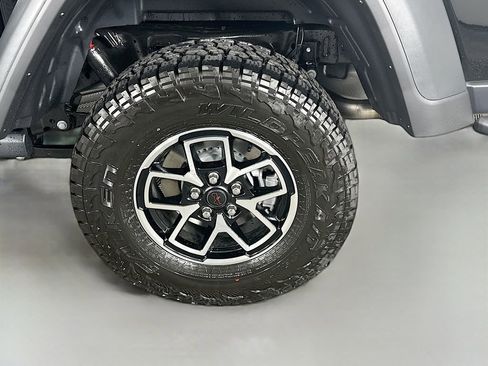 New 2025 Jeep Gladiator Rubicon w/ Convenience Group image 17