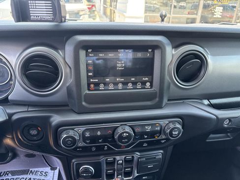 Used 2023 Jeep Gladiator Sport AWD/4WD image 20