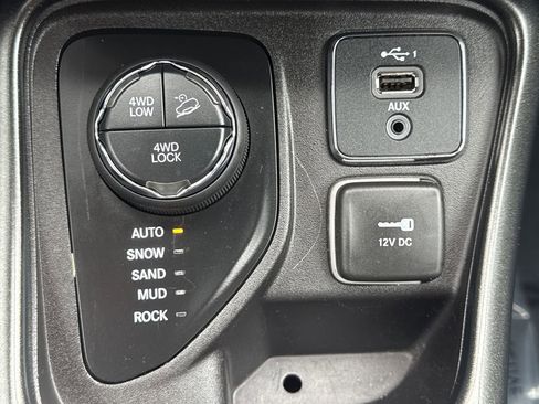 Used 2019 Jeep Compass Trailhawk w/ Cold Weather Group AWD/4WD image 22