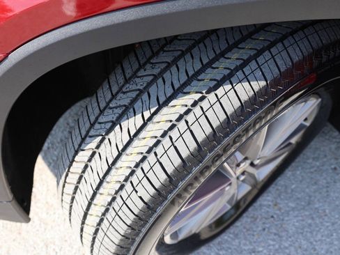 Used 2023 Chevrolet Traverse LT image 27