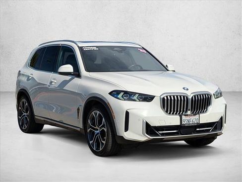 Certified 2025 BMW X5 xDrive50e w/ Premium Package image 3