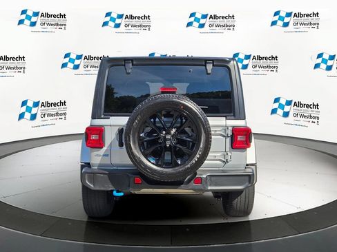 Used 2023 Jeep Wrangler Unlimited Sahara AWD/4WD image 4