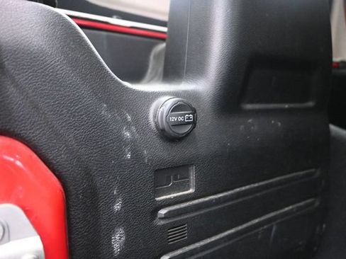 Used 2018 Jeep Wrangler Unlimited Rubicon AWD/4WD image 32