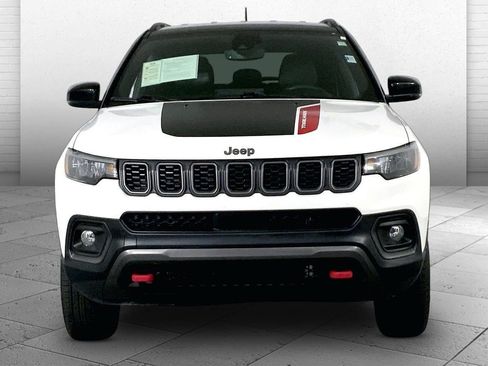 Used 2025 Jeep Compass Trailhawk AWD/4WD image 2