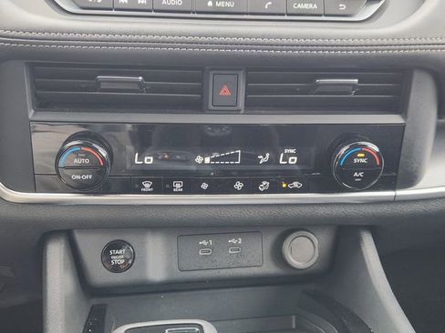 Used 2024 Nissan Rogue SV image 17