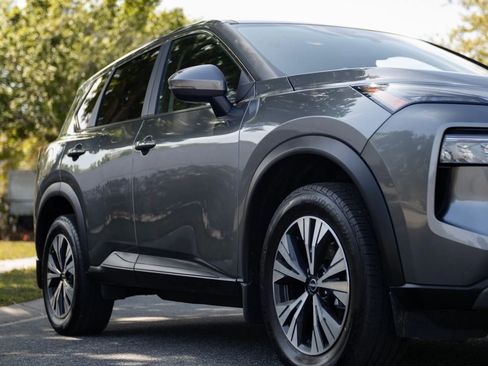 Used 2023 Nissan Rogue SV AWD/4WD image 2