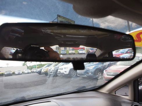 Used 2012 Ford Fiesta SE FWD image 11