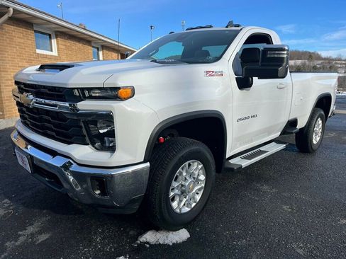 Used 2024 Chevrolet Silverado 2500 LT w/ Z71 Off-Road Package image 3
