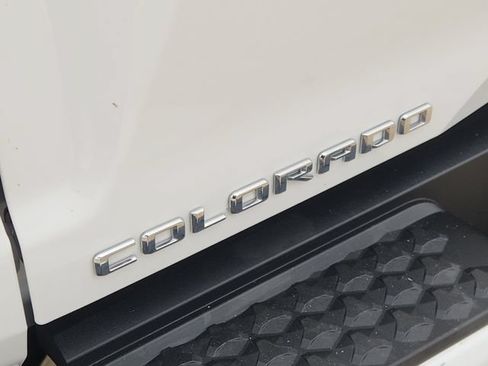 Used 2024 Chevrolet Colorado LT w/ LT Convenience Package II RWD image 9