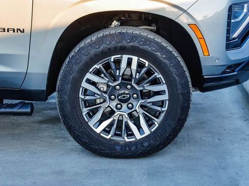 Used 2025 Chevrolet Suburban Z71 AWD/4WD image 11