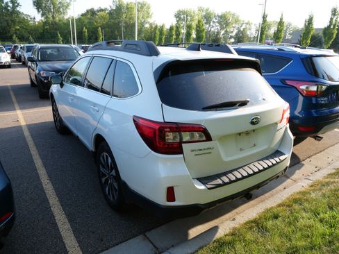 Used 2016 Subaru Outback 2.5i Limited AWD/4WD image 2