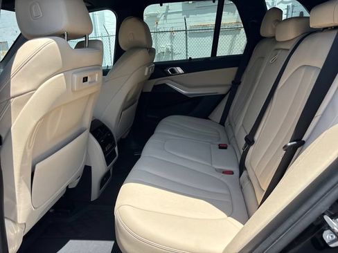 Used 2022 BMW X5 sDrive40i w/ Premium Package RWD image 6