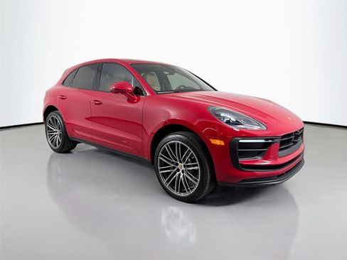 Certified 2026 Porsche Macan AWD/4WD image 9