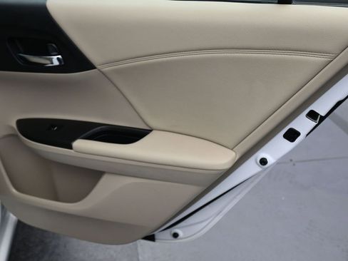 Used 2016 Honda Accord EX image 31