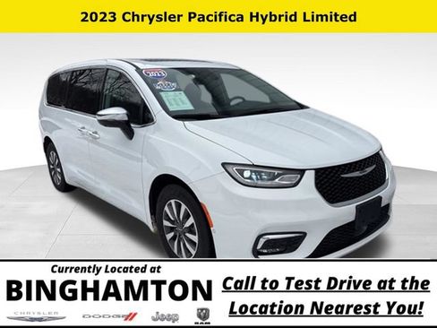 Used 2023 Chrysler Pacifica Limited FWD image 1
