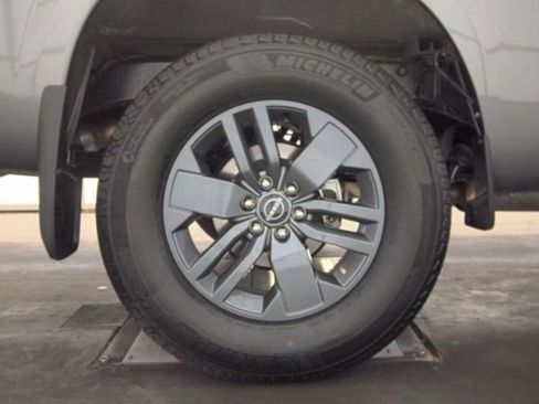 Used 2025 Nissan Frontier SV w/ SV Convenience Package image 22