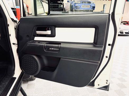 Used 2012 Toyota FJ Cruiser 2WD w/ Upgrade Pkg image 35