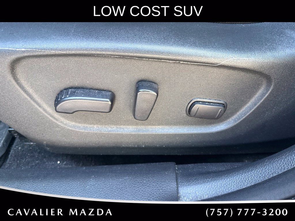Used 2017 Nissan Rogue SV w/ Midnight Edition Package FWD image 13
