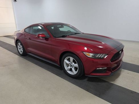 Used 2016 Ford Mustang Coupe RWD image 3