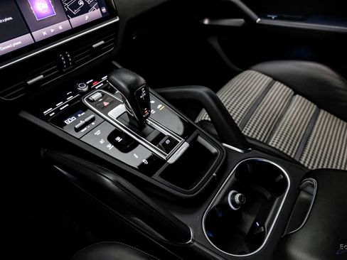 Used 2022 Porsche Cayenne Turbo image 57