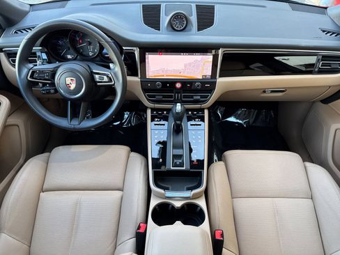 Certified 2025 Porsche Macan image 6