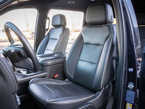 Used 2024 GMC Yukon XL SLT image 12